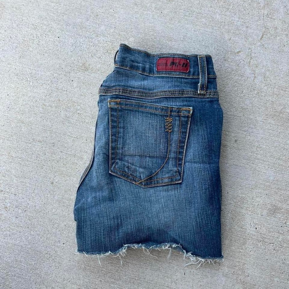 Y2K PL-II by CY Denim Jean Shorts Women's Size 7, 28‎ In Blue Frayed Hem Casual